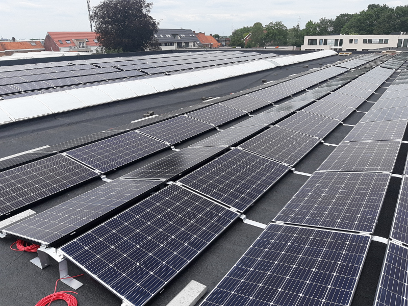 Zonnepanelen installatie 155 kWp op plat dak sportcentrum - Solarnation case study bedrijven